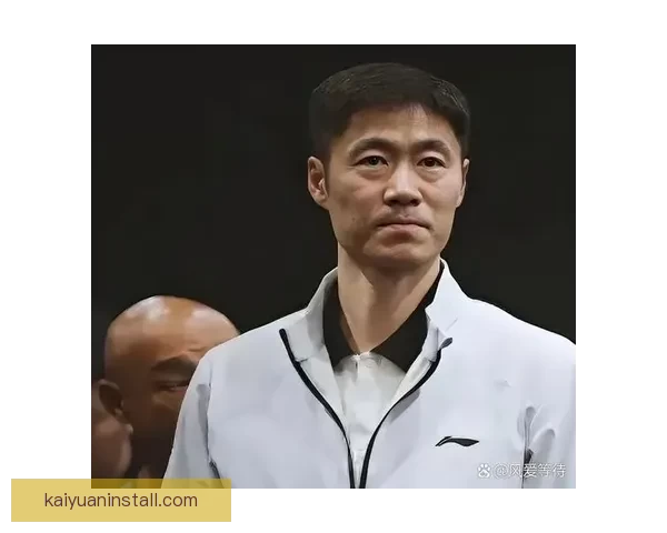 国乒凯旋抵京气氛轻松热烈 王励勤握手欢迎 莎头低调走VIP通道